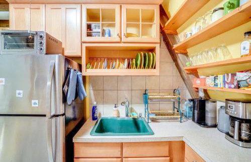 A-Frame Cabin with Furnished Deck in Becket! - Foto 12