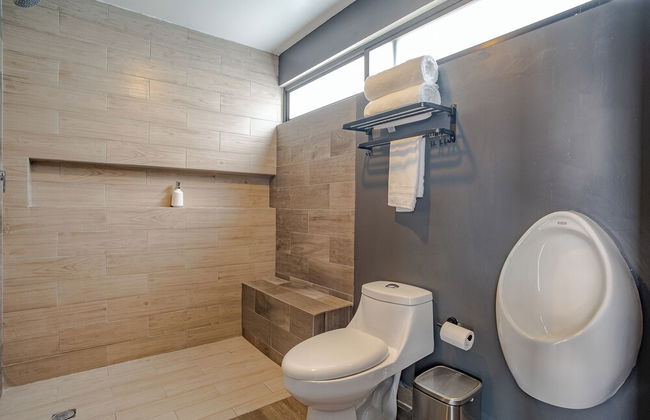 Luxurious 5-bedroom House With Air-conditioning & Private Rooftop in Juriquilla - Foto 30