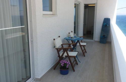 Overlooking the blue sea - Foto 21