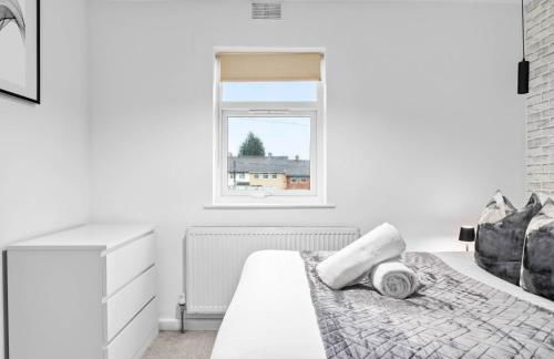 Spacious 5 Bedroom & 5 Bathrooms House - Garden - Parking - Netflix 376MW - Foto 14