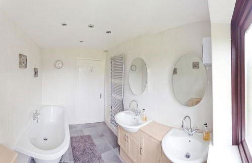 3 Bed Cottage-Sleeps 6-Garden-Hot Tub-Games Room - Photo 15