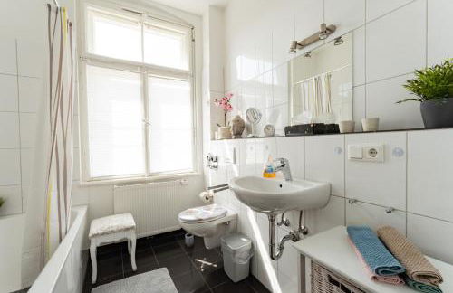 AAB Apartment 80qm mit 2 Schlafzimmern, Self-Check-in mit Wlan und gratis Parkplatz am Haus - Foto 13