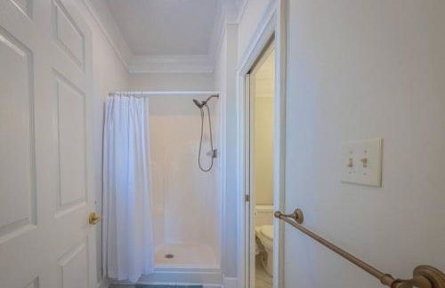 Large Luxury House, King Beds and More, Hot Tub, Theater, Fireplace, Game Room, Ping-pong, Pool Table, Air Hockey, Arcade, River, Big Kitchen, Nice Porch, Quiet, Good for Families and Large Groups, Near UGA Golf Course, Close to UGA & Stanford Stadium - Photo 51