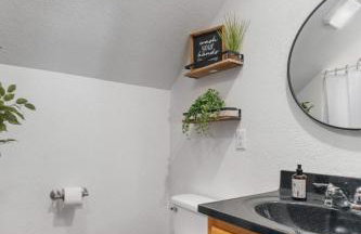 Wood Haven Cabin with a hot tub fire pit & indoor pool - Photo 30