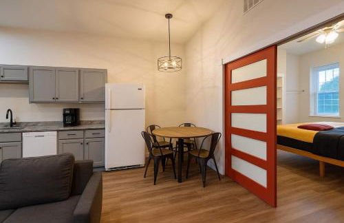 Soulard King Loft near Anheuser-Busch Brewery - Photo 8