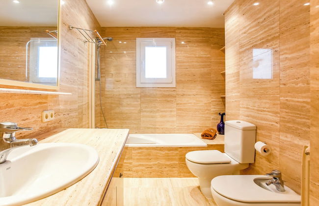 Just 10 Minutes From Sitges, House With Private Garden and Pool- - Foto 35