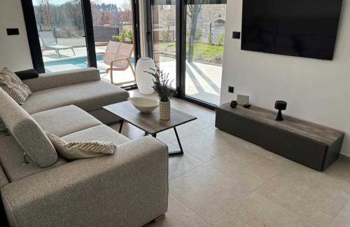 Vila Kumpanija with Pool by Vacay Villas - Foto 13