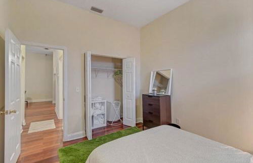 LT Stay Discounts! Cozy 2 BR Apt - Pet Friendly! - Foto 15