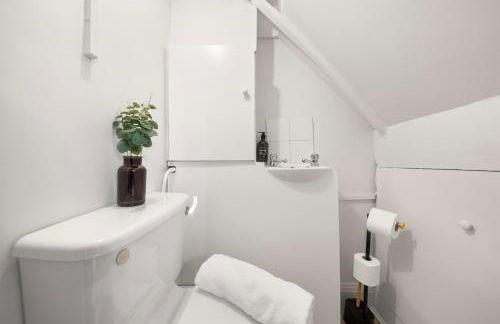 Acton 4BR House I Contractors I Families I Parking - Foto 2