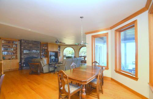 Redbud Keep - Unique Features, Movie Set Decor, Grill, Wifi, Family Friendly, Hiking, Billiard Table, Movie Theater Room, Fireplace, Golfing, View, 2 King Beds - Foto 19