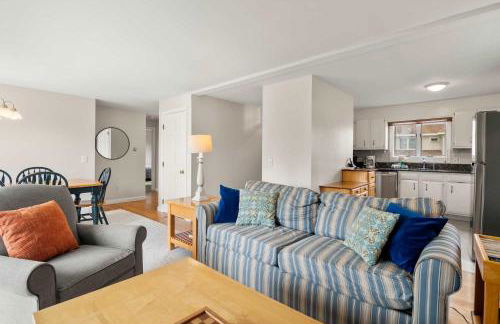 Water Views Walk to Beach Dogs Welcome - Photo 8