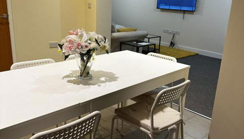 Stunning 5-Bed House in Peterborough host 15 g - Foto 3