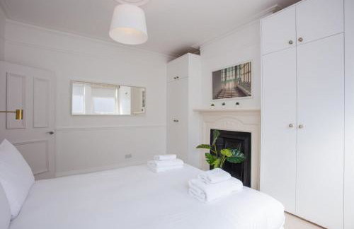 Stylish & Modern 3 Bed Flat in NW London With Garden - Foto 28