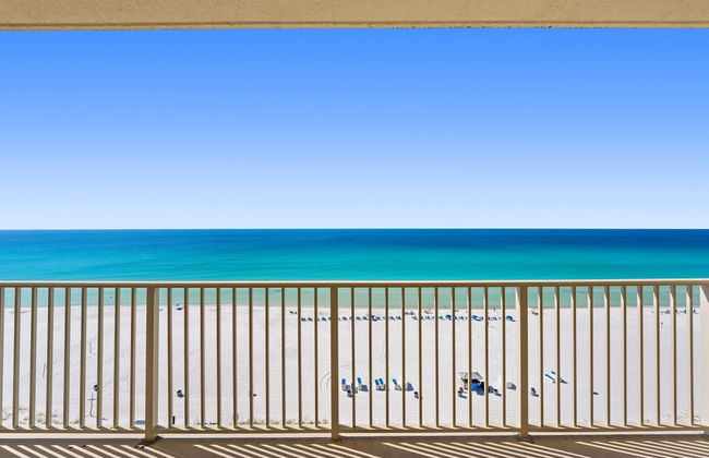 Beautiful Condo with Spacious Balcony to Enjoy Fascinating Ocean View - Unit 1002 by RedAwning - Foto 37