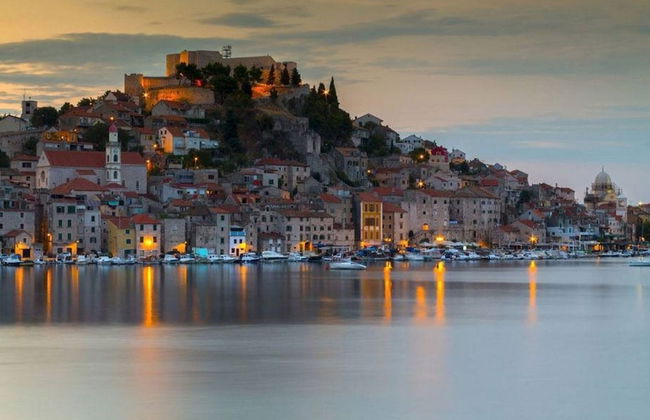 Deluxe Villa in Šibenik near Lake - Photo 39