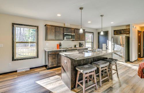 Golf, Hike and Boat Home with Fire Pit in Friendship - Foto 6