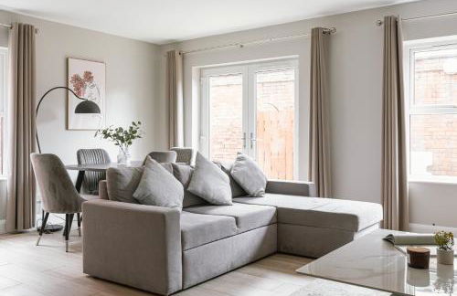 Luxurious 2 Bedroom City Centre Apartment Walking Distance to Everything Sleeps 6 - Foto 1