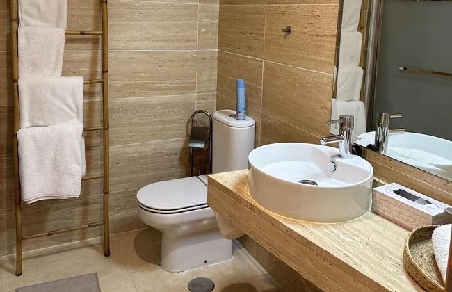 Apartment Sleeps 6 With Private Garden - Photo 18