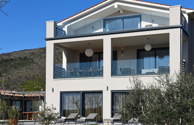 Villa with Swimming Pool, Outdoor Kitchen, Sauna, Hot Tub, Play Area, Sea View - Foto 62