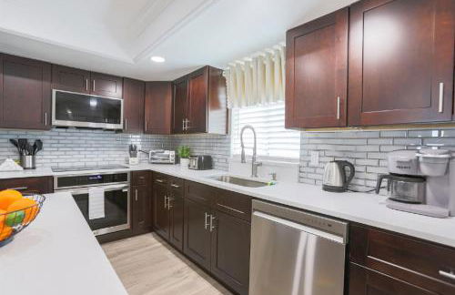 Pool Table, Minigolf, Games at Pondside FunHouse - Foto 12