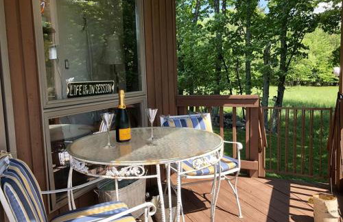 Mountain Condo with Modern Cabin Style - Foto 8