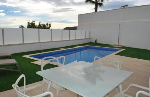 PANORAMISCH modern vakantiehuis in Finestrat bij Benidorm met 3 slaapkamers, gelegen op de 1ste lijn met privézwembad en omheinde privétuin, zicht op zee, de bergen met 'Kilómetro Vertical del Puig Campana' en op de skyline van Benidorm City en Finestrat - Foto 6