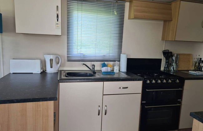 2 Bed Lodge - Sleeps 5 - Parking - Pets - Wifi - Foto 7