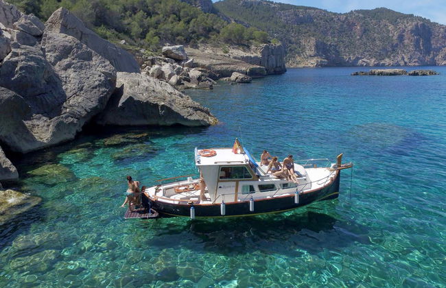 Passeio de barco privado por Cala Bassa e ilha Conejera - Foto 1