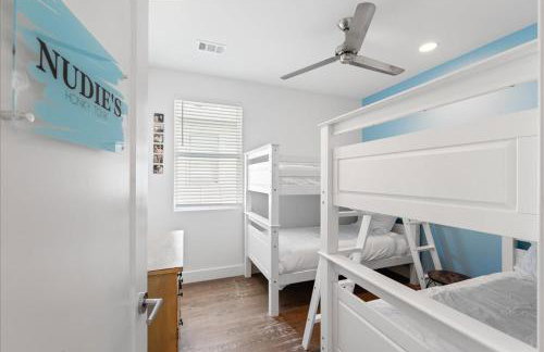 Nash House & Bars of Broadway with Patio Bar and Views! 8min Downtown! Sleeps 12! - Foto 18