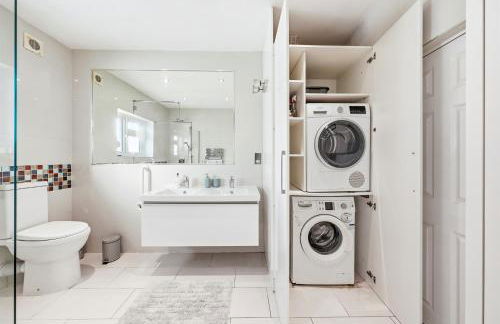 Nancy's 3 bedroom house near Heathrow Airport - Foto 7