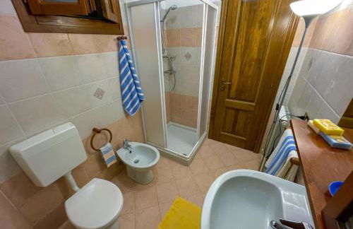 HOST4U - BORGATA VALLONE Apartments with Stunning Garden and Parking - Foto 24