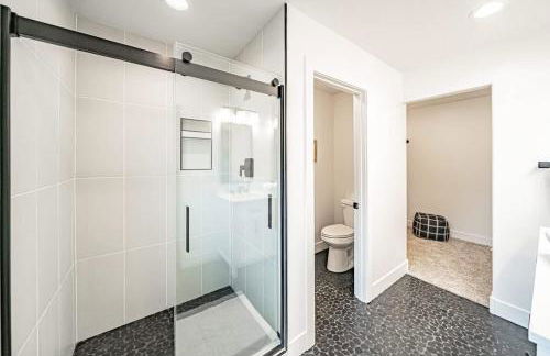 Unique Townhome with AC Garage Patio - Foto 20