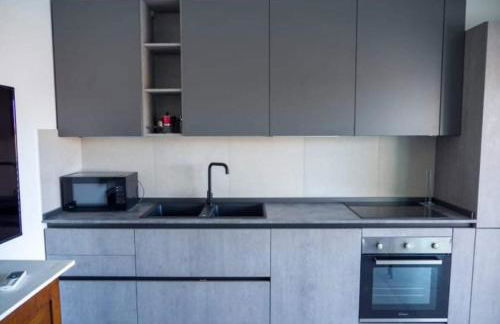 Bilocale in residence vista lago con piscina - Foto 9