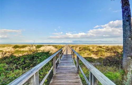 Beach Getaway in Amelia - Ocean Views & Room for 8 - Foto 13