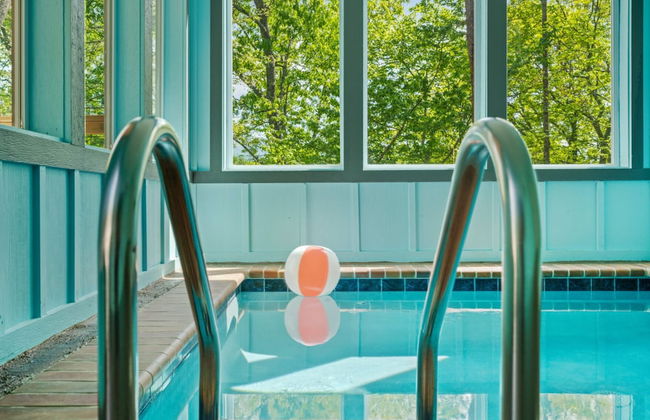 Romantic Cabin Retreat By Ghosal Luxury Lodging - Photo 20