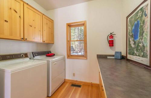 Cozy Designer Decorated Cabin Near Slopes Fireplace Peekaboo Lakeview - Foto 33