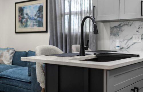 2BD 2BA Designer Cottage in Decatur - Foto 6