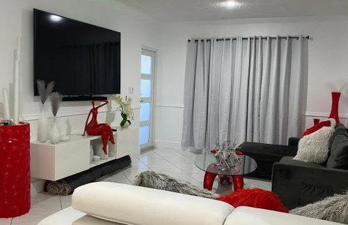 Beautiful House 7 min from Miami Airport w FREE parking - Photo 10