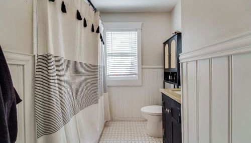 Cozy bungalow with Luxe Yard, Firepit, Pergola Area - Foto 5