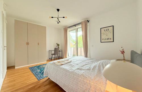 New-three room-Entire Apartment with two Balconies & Garage, Central-Fast Access to City Center - Barmbek -Stadtpark - Foto 12