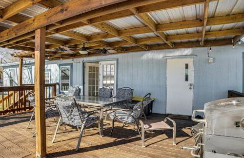 Waterfront Trinity Vacation Rental with Hot Tub! - Photo 28