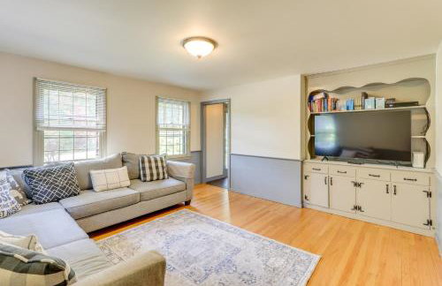 Spacious East Haddam Retreat with Private Pool! - Foto 6