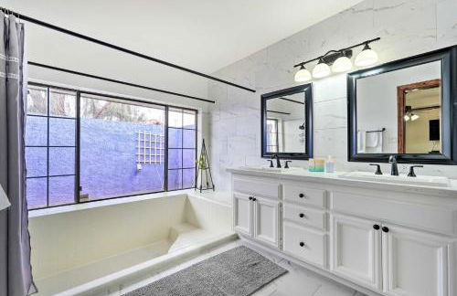 Pool and Putting Green Group Getaway in Glendale! - Foto 15