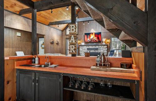 NEW! Woodland Retreat - Hot tub Game Room Firepit - Foto 26