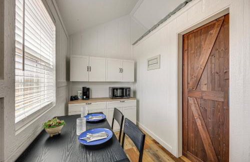 Hike, Hunt and Fish Pet-Friendly Studio in Dilley! - Photo 5