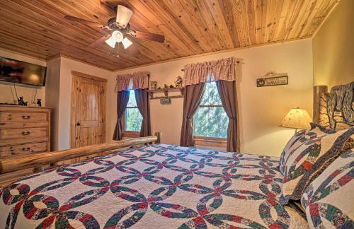 Outdoor Adventure - Charming Cabin w/ Hot Tub - Foto 13