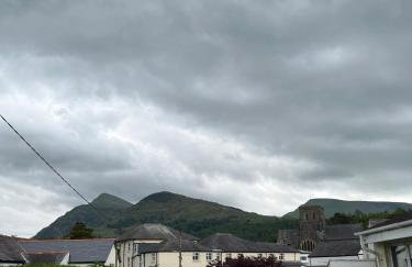 4-6 Guests in centre location with stunning views - Photo 35