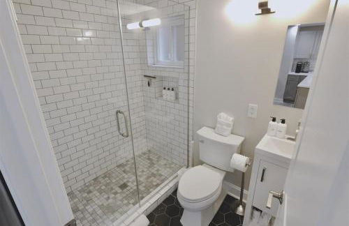 Darling Apartment in Capitol Hill - TWO min to Metro - Foto 7