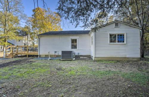 Peaceful Renovated Home with Deck on Half Acre! - Foto 23