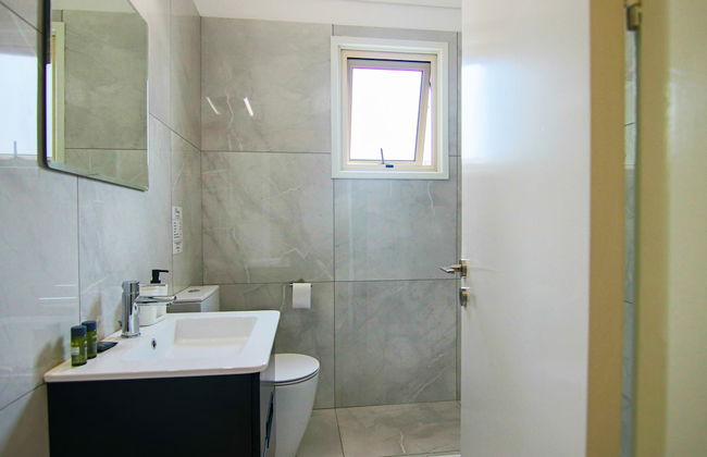 Phaedrus Living: City View Luxury Iras Flat 102 - Photo 20